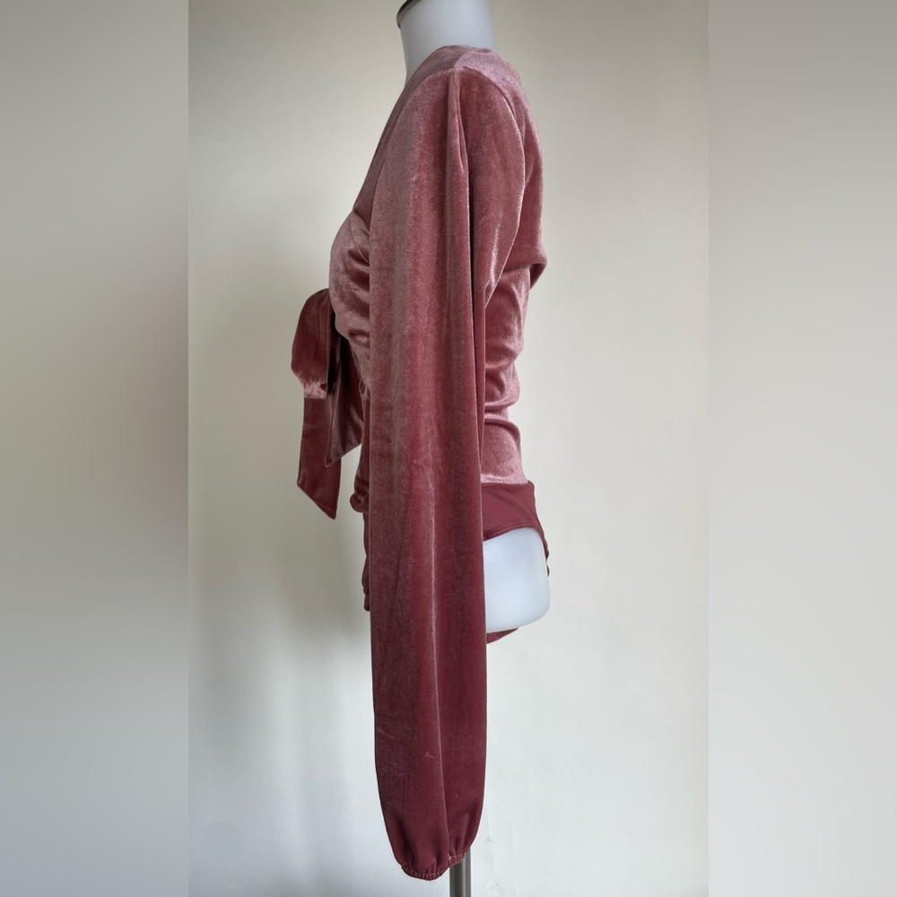 Lulus - Upgraded Style Mauve Velvet Long Sleeve Tie-Front Bodysuit - Picture 13 of 15